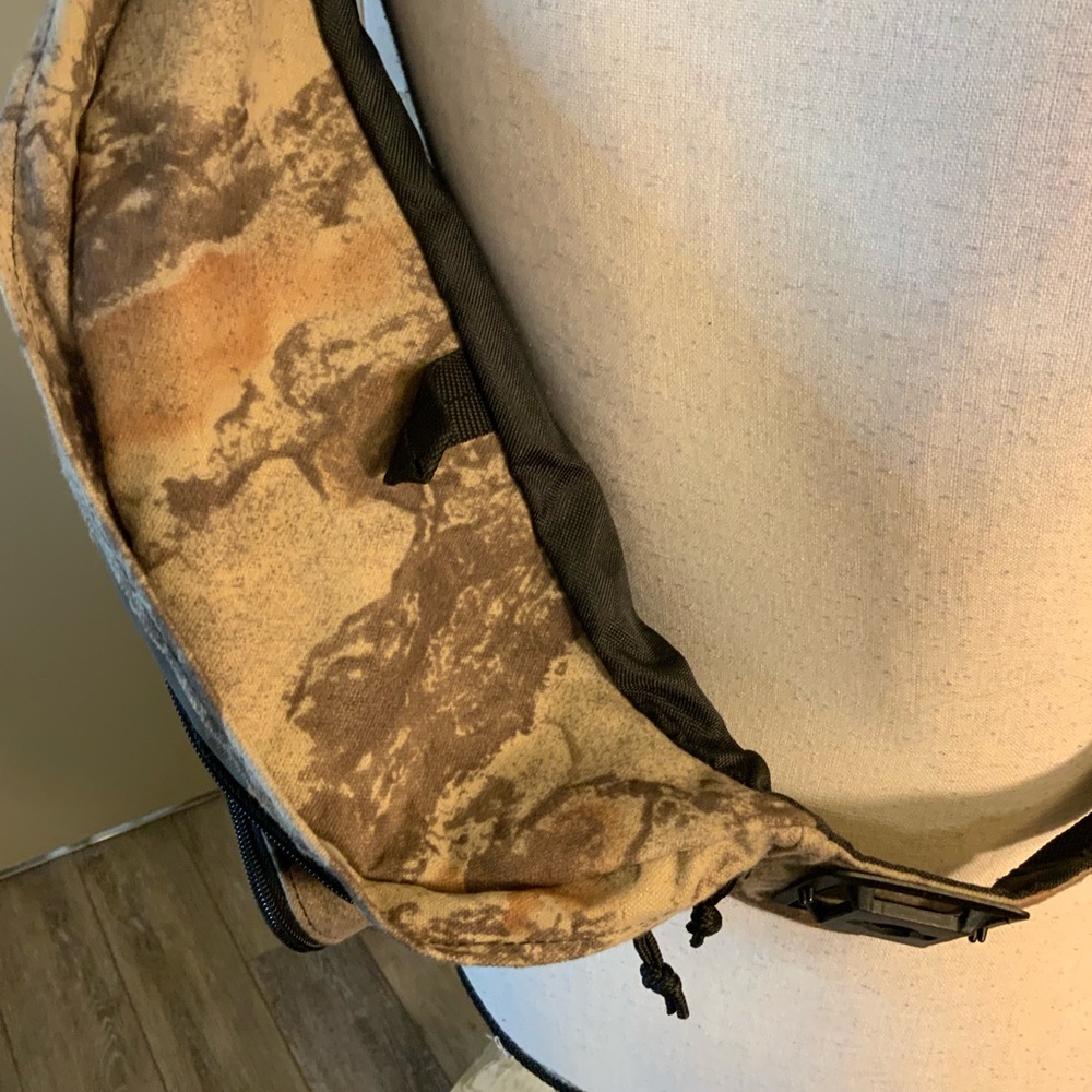 Fieldline camo Fanny pack. Great for days out in the field hunting. - Picture 3 of 5